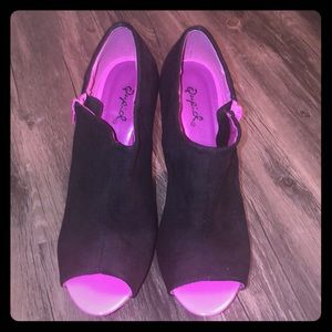 Women’s black fuchsia wedges